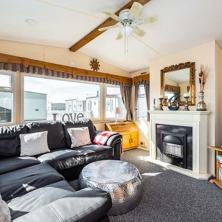 Caravan Beach Holiday Hotel Saint Osyth ภายนอก รูปภาพ