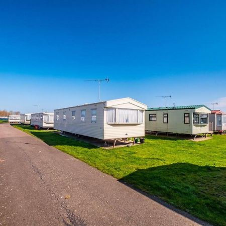 Caravan Beach Holiday Hotel Saint Osyth ภายนอก รูปภาพ