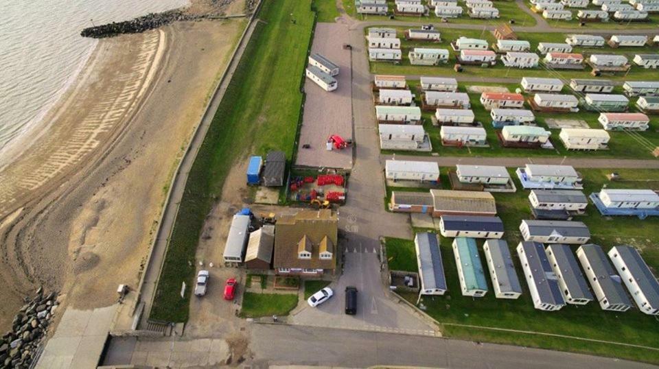 Caravan Beach Holiday Hotel Saint Osyth ภายนอก รูปภาพ
