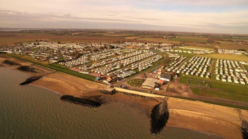 Caravan Beach Holiday Hotel Saint Osyth ภายนอก รูปภาพ