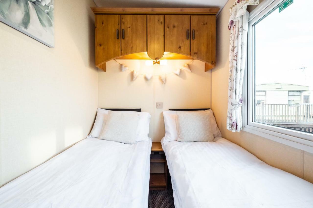 Caravan Beach Holiday Hotel Saint Osyth ภายนอก รูปภาพ