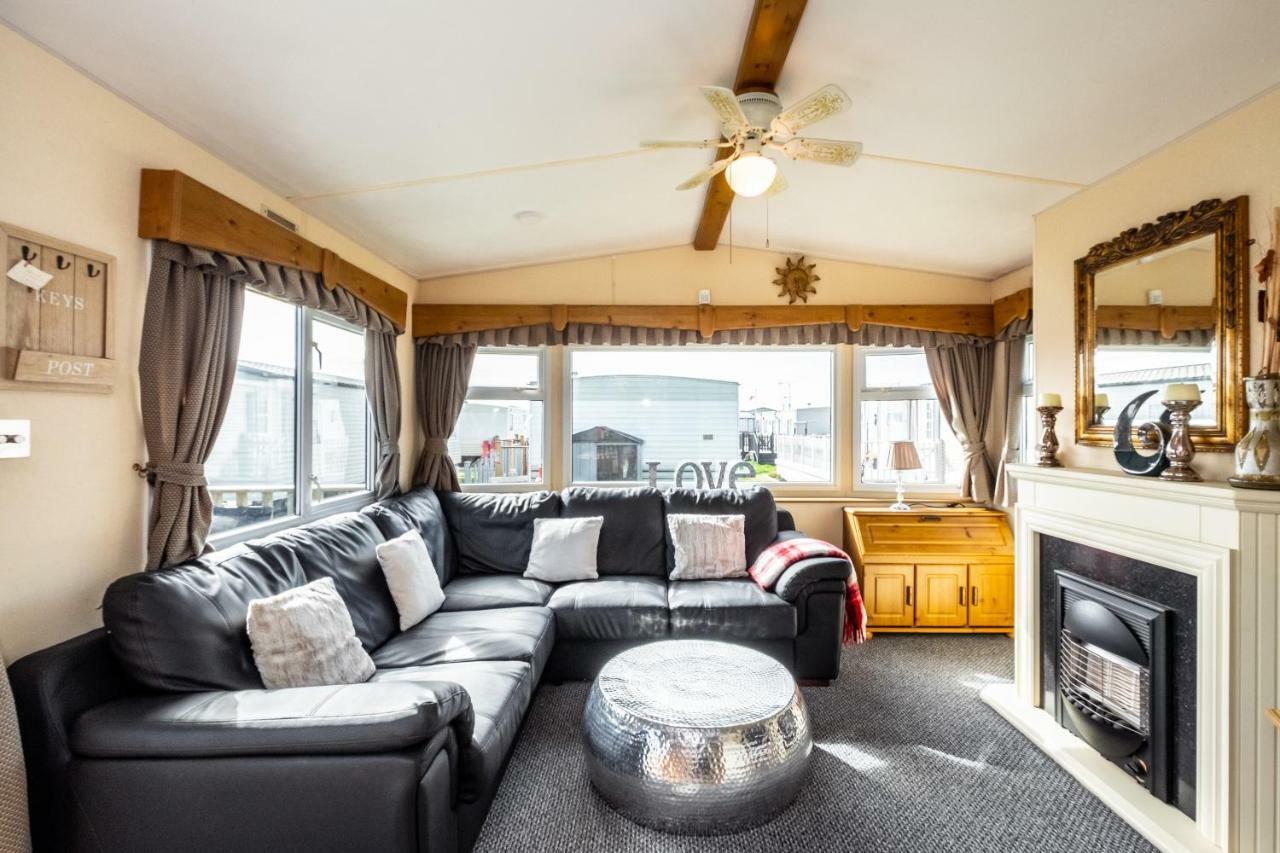 Caravan Beach Holiday Hotel Saint Osyth ภายนอก รูปภาพ