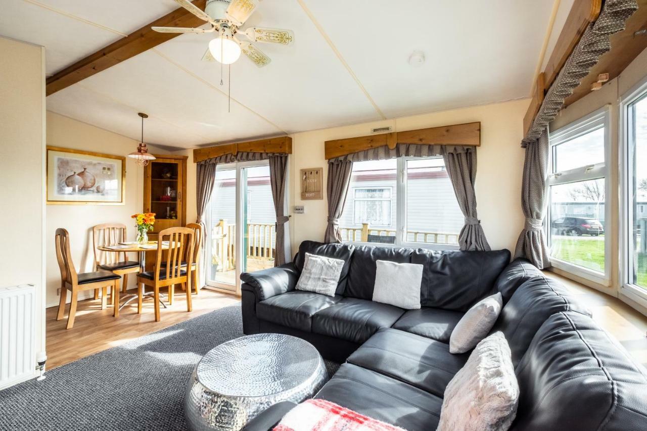 Caravan Beach Holiday Hotel Saint Osyth ภายนอก รูปภาพ
