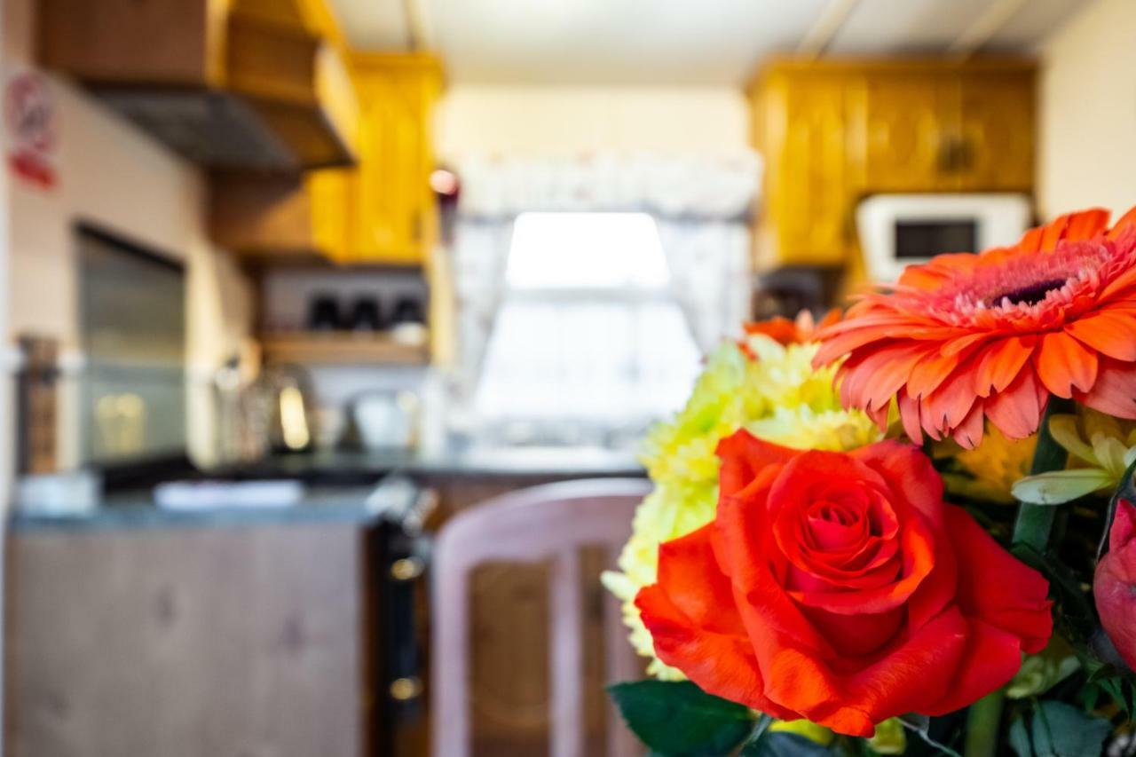Caravan Beach Holiday Hotel Saint Osyth ภายนอก รูปภาพ