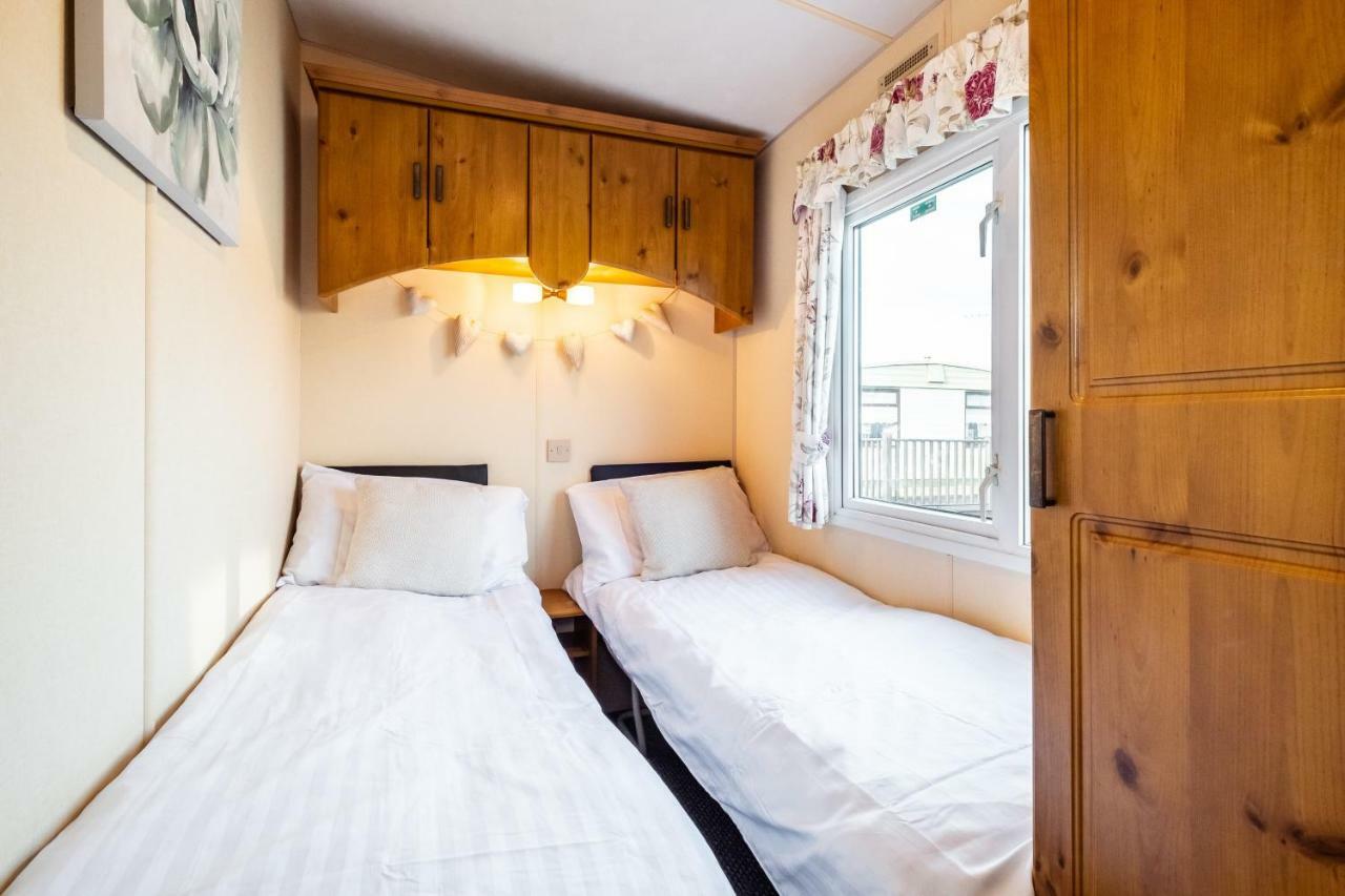 Caravan Beach Holiday Hotel Saint Osyth ภายนอก รูปภาพ