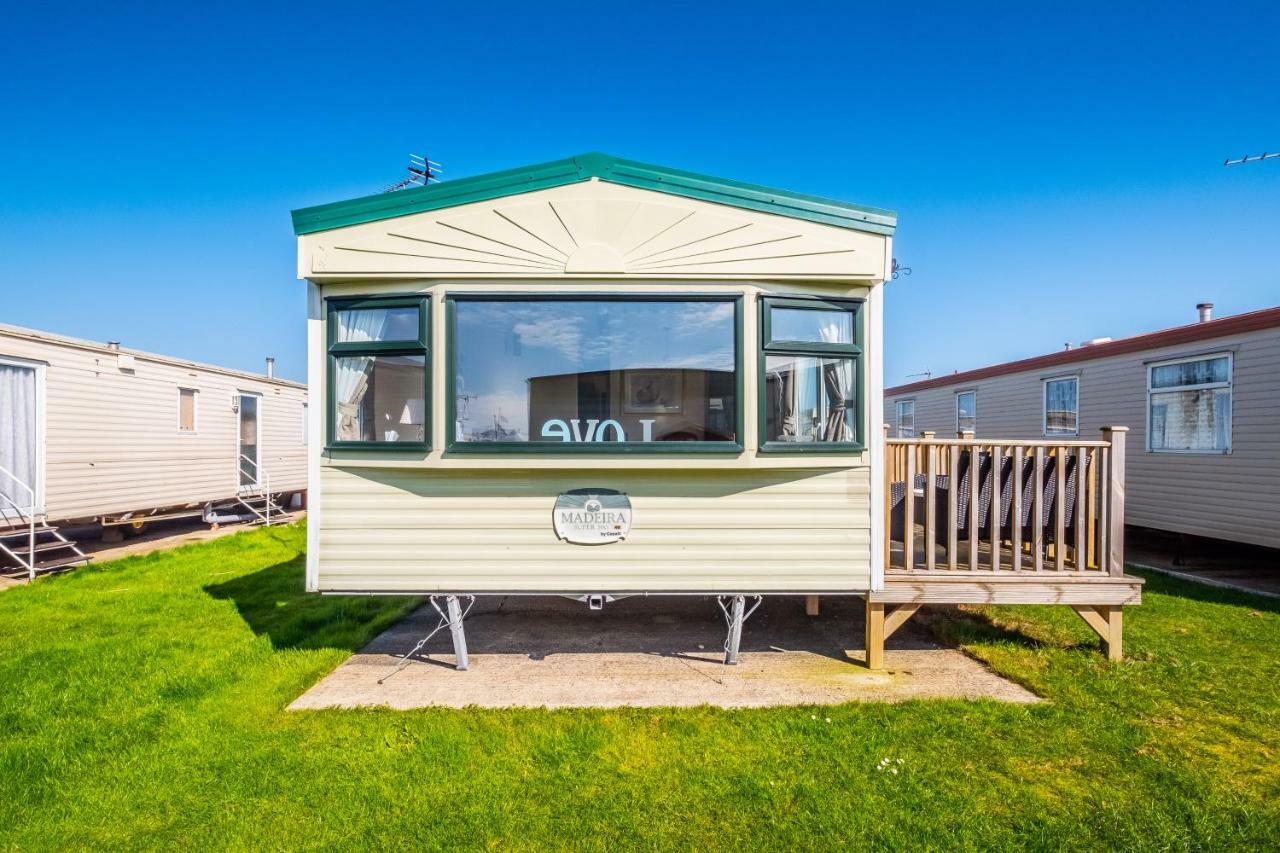 Caravan Beach Holiday Hotel Saint Osyth ภายนอก รูปภาพ