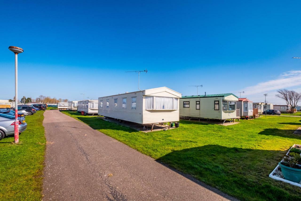 Caravan Beach Holiday Hotel Saint Osyth ภายนอก รูปภาพ