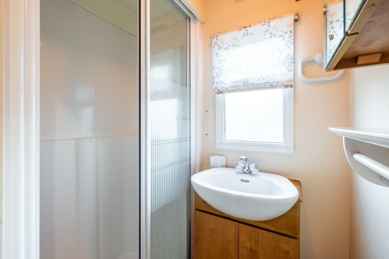 Caravan Beach Holiday Hotel Saint Osyth ภายนอก รูปภาพ