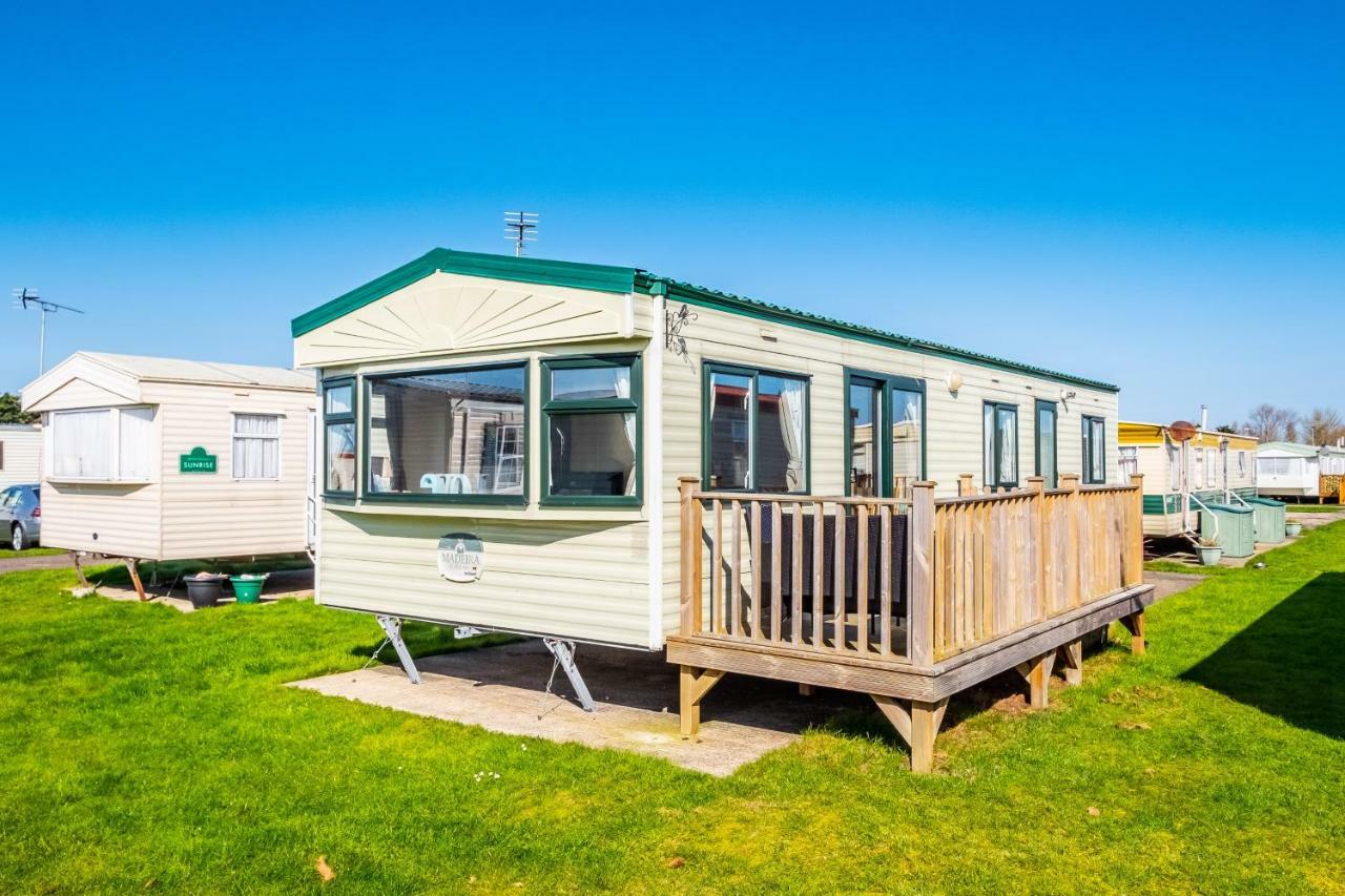 Caravan Beach Holiday Hotel Saint Osyth ภายนอก รูปภาพ